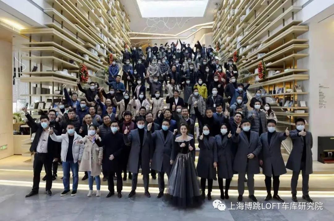 长沙全国一百多人在华侨城汉口道6号参观研讨LOFT专利车库技术！